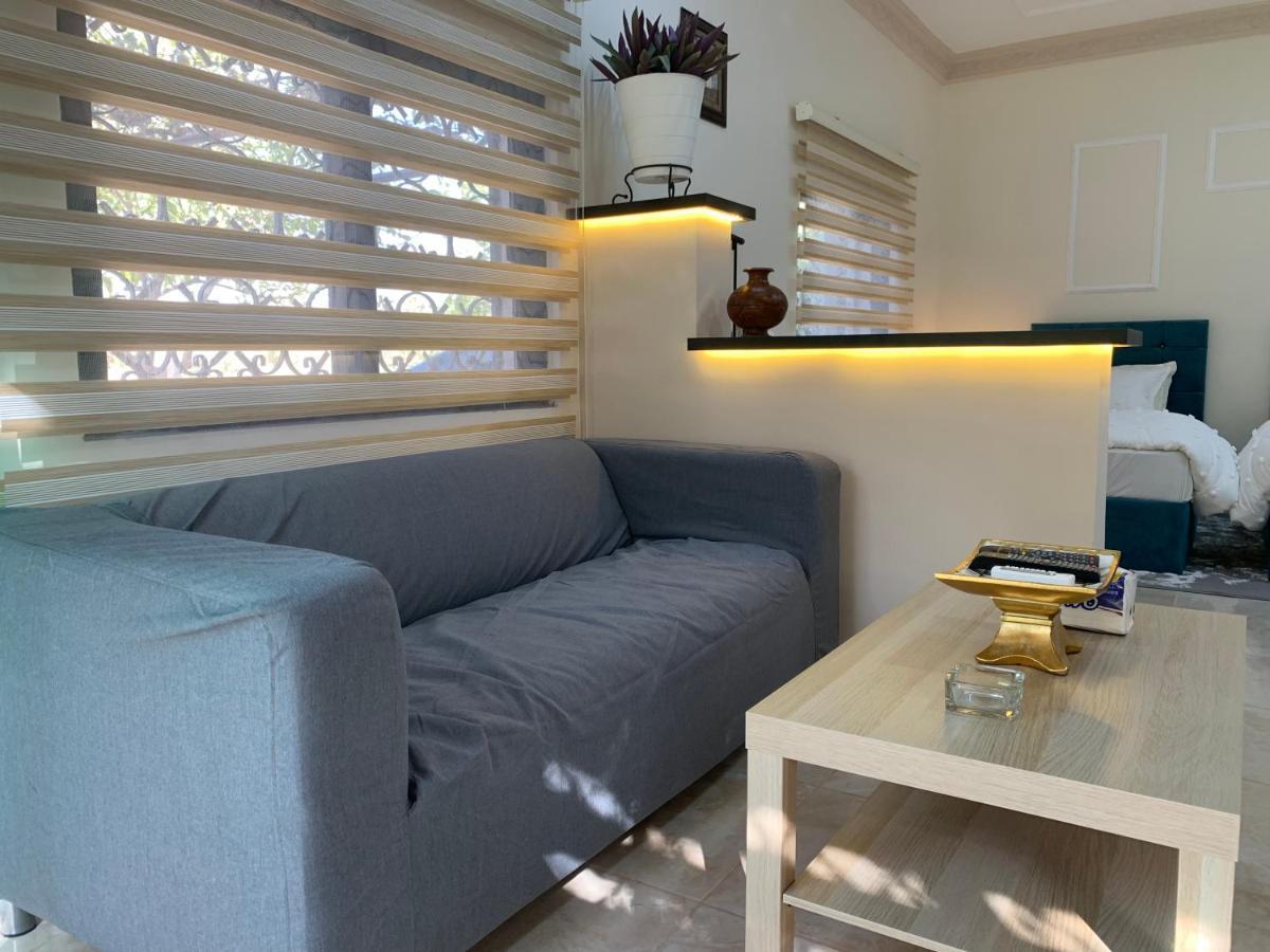 Tayoon Host Apartment จีราช ภายนอก รูปภาพ