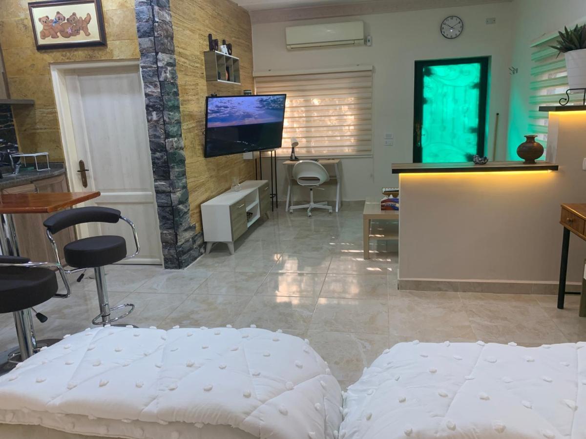 Tayoon Host Apartment จีราช ภายนอก รูปภาพ